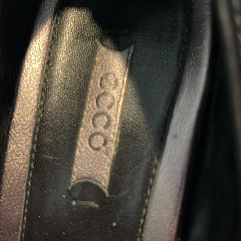 Ecco size 39 Mary janes